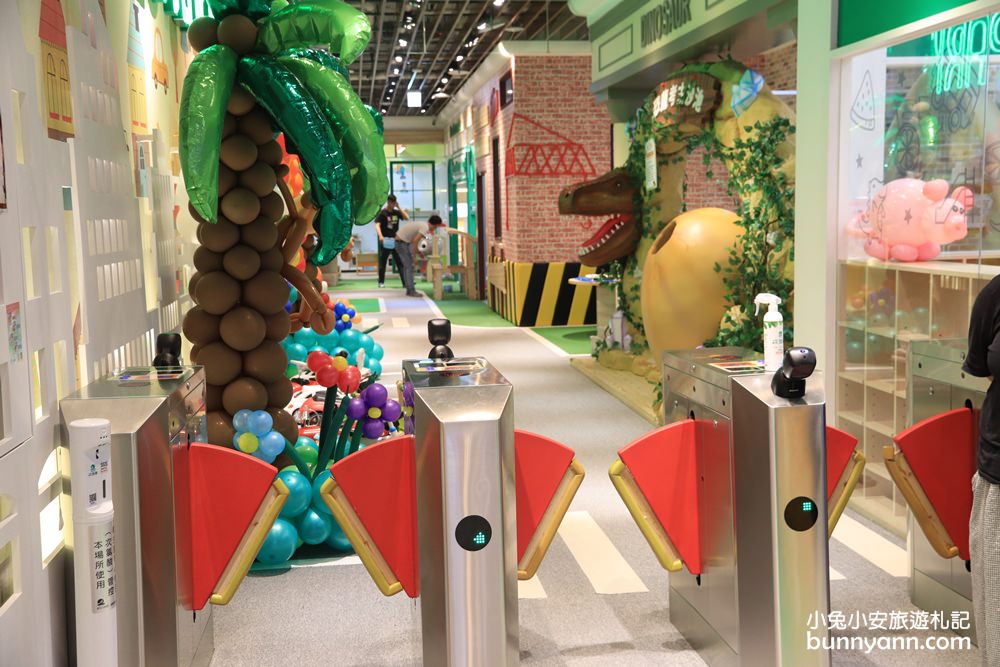 新北親子樂園》暑假好去處！樹林樂米樂園，不限時高質感百萬球池、溜滑梯、考古沙坑玩到翻~