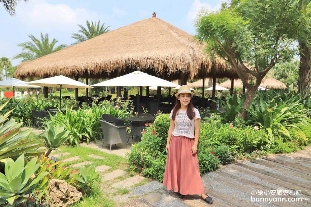 【雅聞峇里海岸觀光工廠】戶外景觀非常適合拍照，館內有親切的店員提供化妝品試用