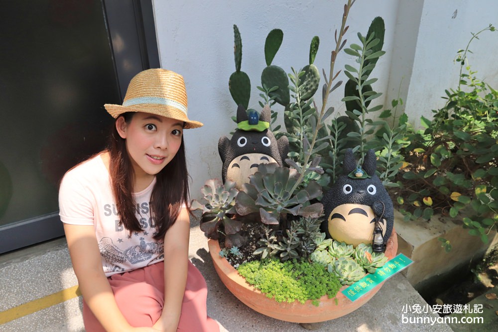 【雅聞峇里海岸觀光工廠】戶外景觀非常適合拍照，館內有親切的店員提供化妝品試用