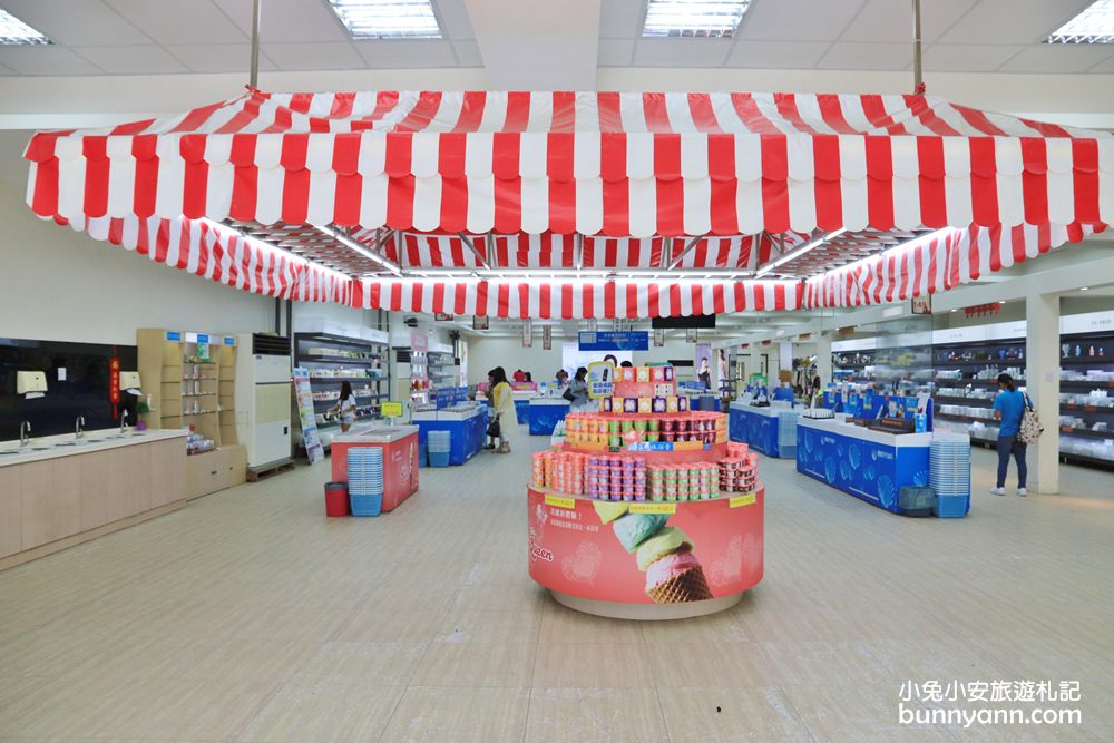【雅聞峇里海岸觀光工廠】戶外景觀非常適合拍照，館內有親切的店員提供化妝品試用