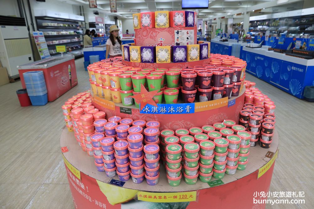 【雅聞峇里海岸觀光工廠】戶外景觀非常適合拍照，館內有親切的店員提供化妝品試用