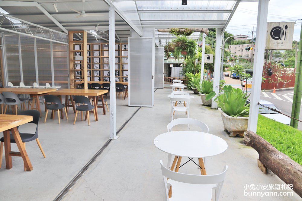 嘉義景點》空氣圖書館，森林系文青咖啡店，姊妹聊天下午茶好去處
