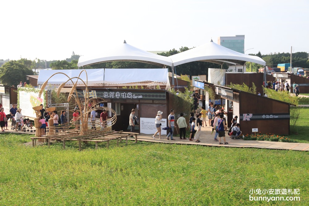 桃園》免費新景點！可愛長頸鹿村長、稻草小熊、鄉村莊園，還有各式表演玩不停～