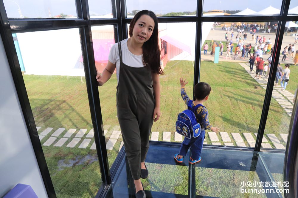 桃園》免費新景點！可愛長頸鹿村長、稻草小熊、鄉村莊園，還有各式表演玩不停～