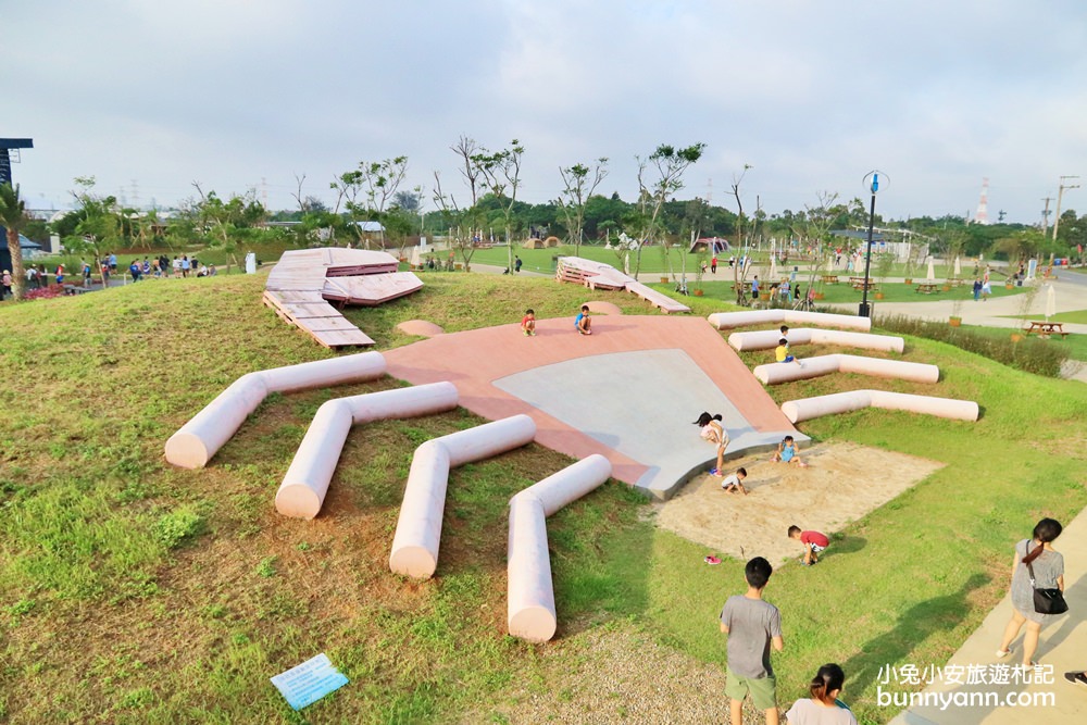 桃園》免費新景點！可愛長頸鹿村長、稻草小熊、鄉村莊園，還有各式表演玩不停～