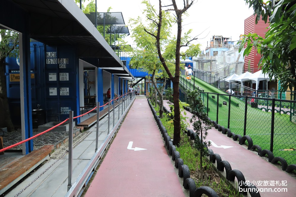 台南親子景點推薦！台南貨櫃公園，暢玩滑草、樹屋、小卡丁車，貨櫃組成超大樂園