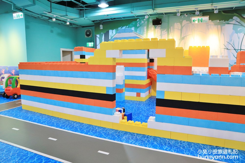 基隆景點》樂飛親子遊樂園，海洋風夢幻球池、海盜船溜滑梯、親子沙坑玩到翻~