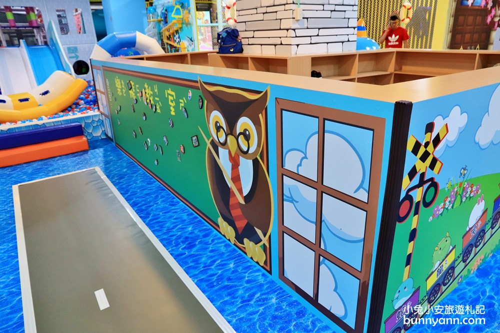 基隆景點》樂飛親子遊樂園，海洋風夢幻球池、海盜船溜滑梯、親子沙坑玩到翻~