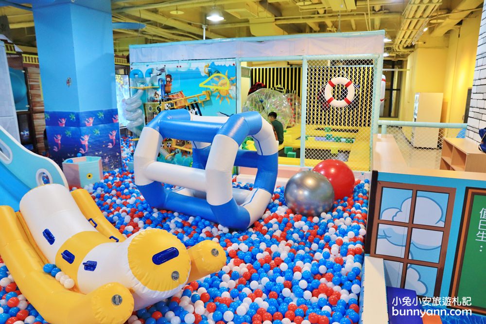 基隆景點》樂飛親子遊樂園，海洋風夢幻球池、海盜船溜滑梯、親子沙坑玩到翻~