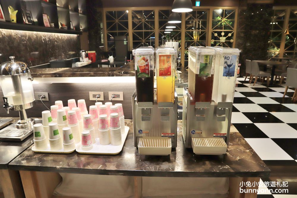 康橋商旅花蓮站前館，宵夜、下午茶通通免費吃到飽