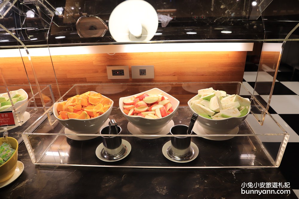康橋商旅花蓮站前館，宵夜、下午茶通通免費吃到飽