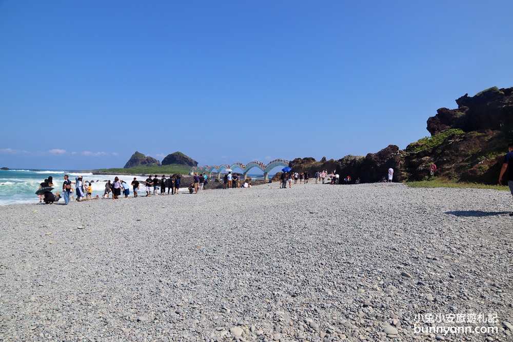 台東景點》三仙台最美跨海八拱橋，湛藍天空與蔚藍海岸美如仙境～