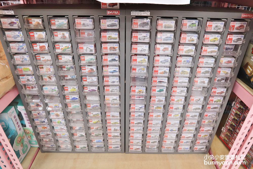 玩具店》亞細亞toys桃園店，交換禮物、聖誕採買上萬件商品買到瘋！