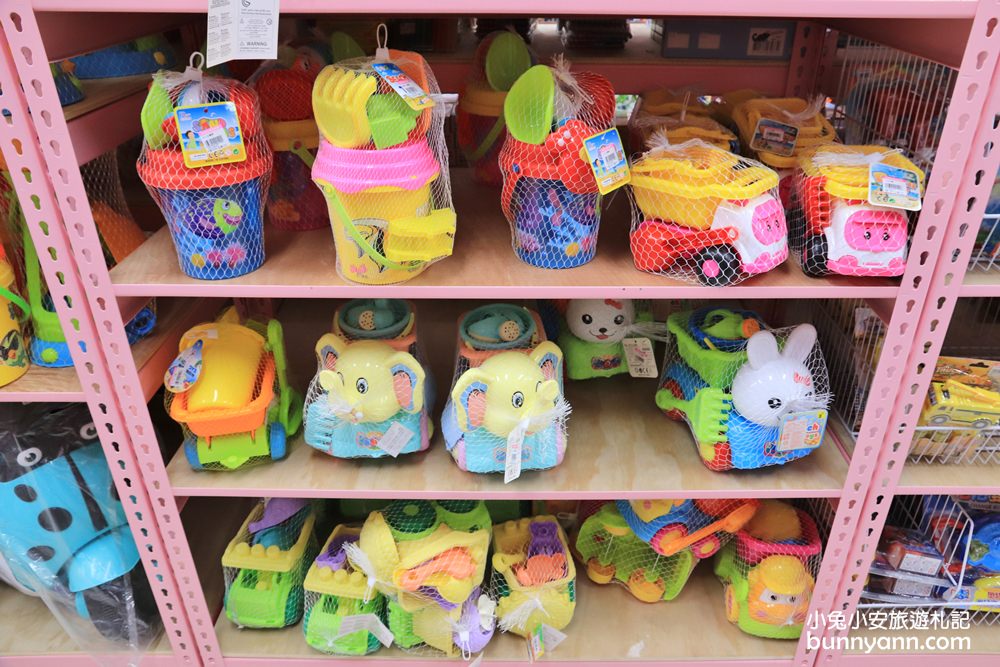 玩具店》亞細亞toys桃園店，交換禮物、聖誕採買上萬件商品買到瘋！