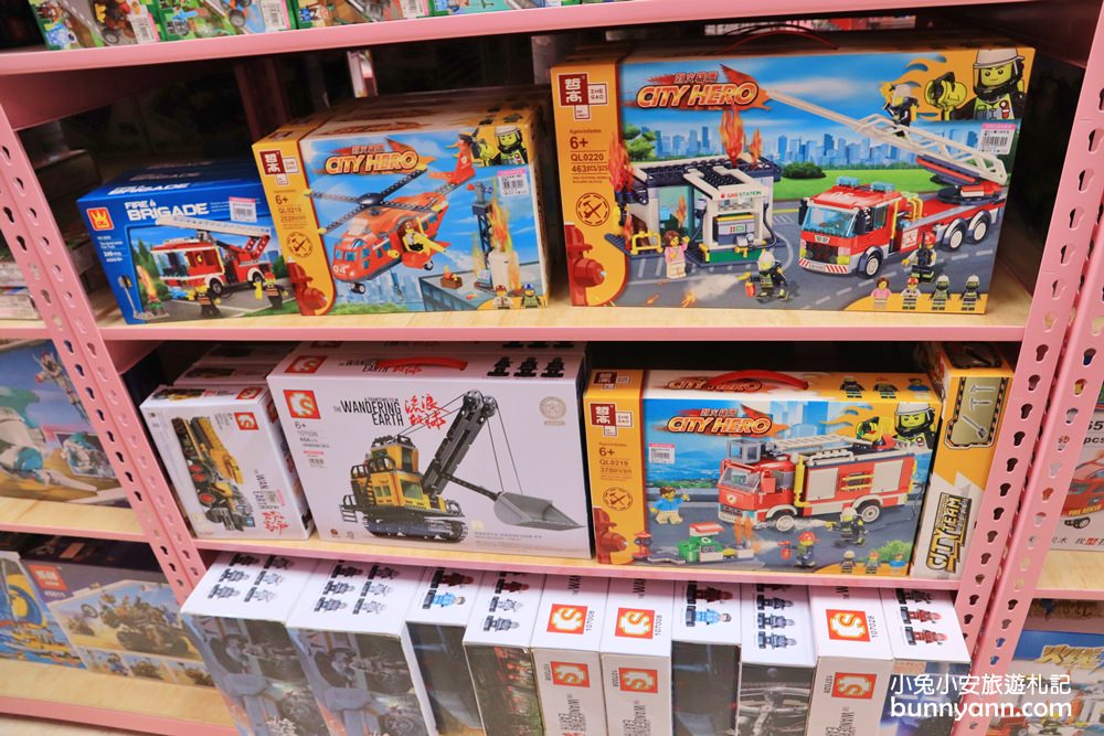 玩具店》亞細亞toys桃園店，交換禮物、聖誕採買上萬件商品買到瘋！
