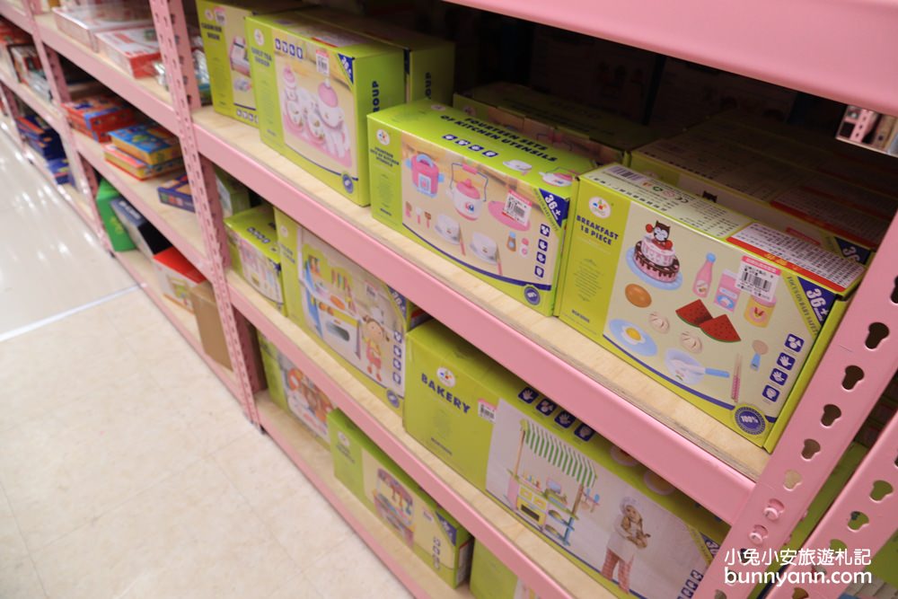 玩具店》亞細亞toys桃園店，交換禮物、聖誕採買上萬件商品買到瘋！