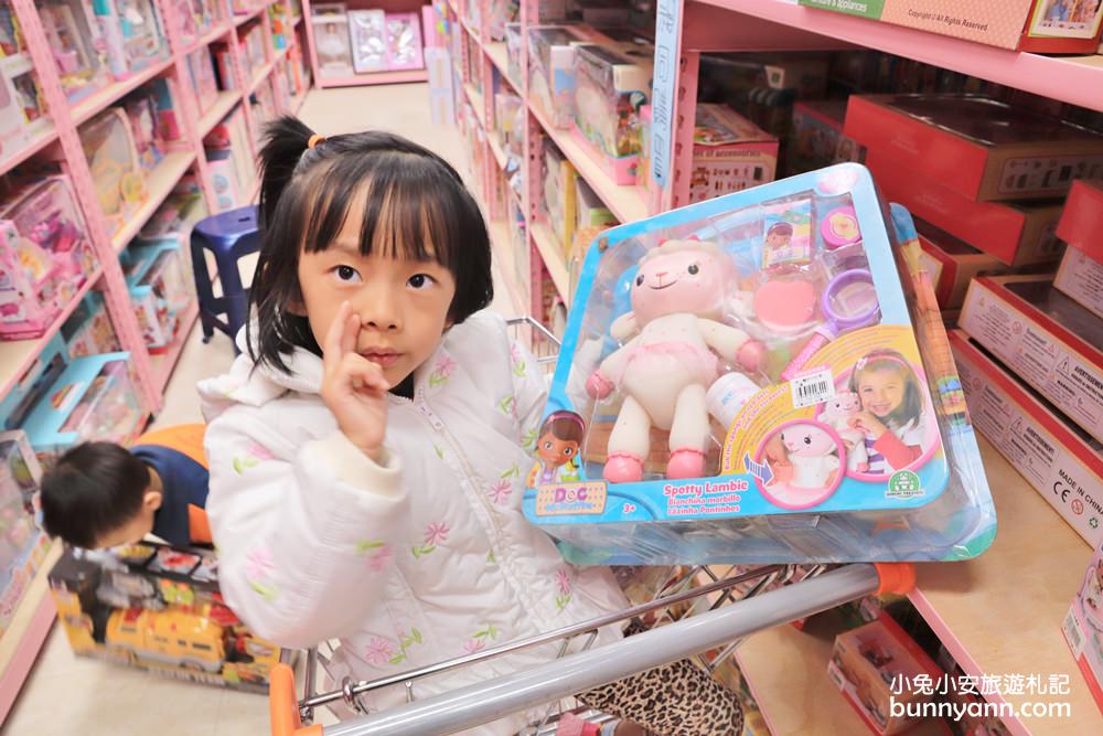 玩具店》亞細亞toys桃園店，交換禮物、聖誕採買上萬件商品買到瘋！