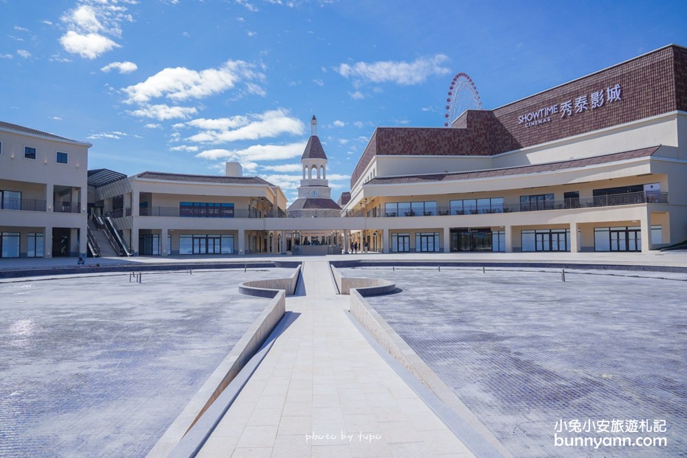 台中新景點》全台唯一鐘樓星巴克曝光！麗寶Outlet Mall北義街道、浪漫運河搶先看～