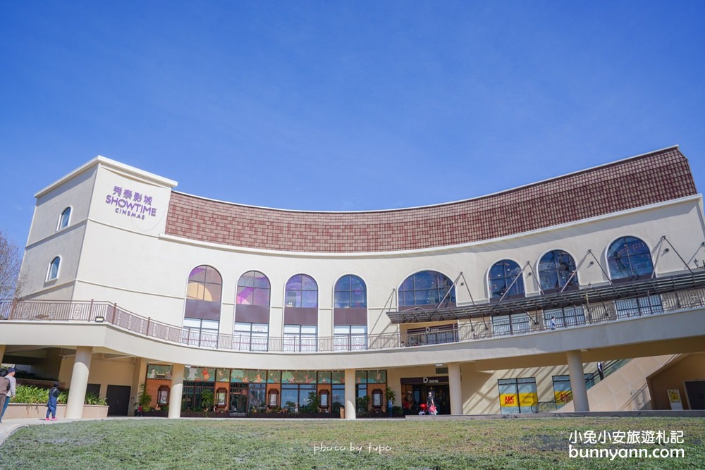 台中新景點》全台唯一鐘樓星巴克曝光！麗寶Outlet Mall北義街道、浪漫運河搶先看～