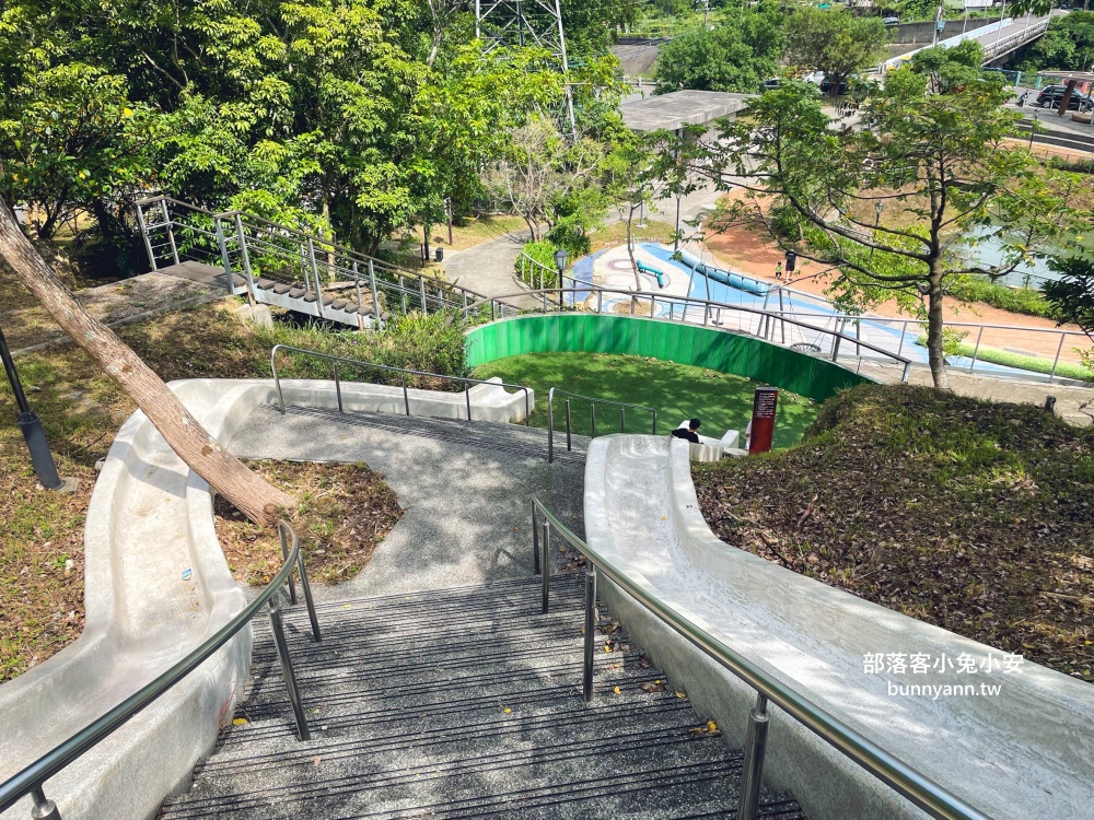 新北【瑞芳運動公園】嗨玩山丘溜滑梯，環山森林步道舒適又好走