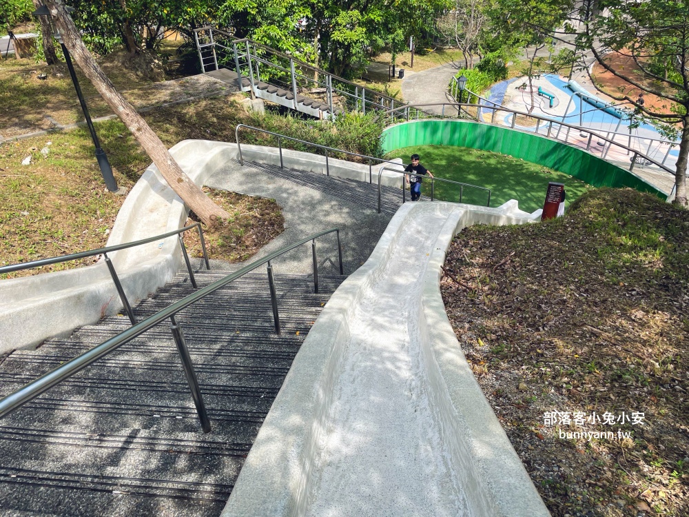 新北【瑞芳運動公園】嗨玩山丘溜滑梯，環山森林步道舒適又好走
