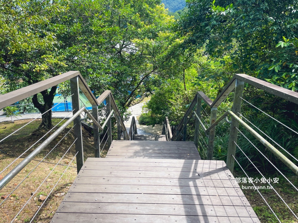 新北【瑞芳運動公園】嗨玩山丘溜滑梯，環山森林步道舒適又好走