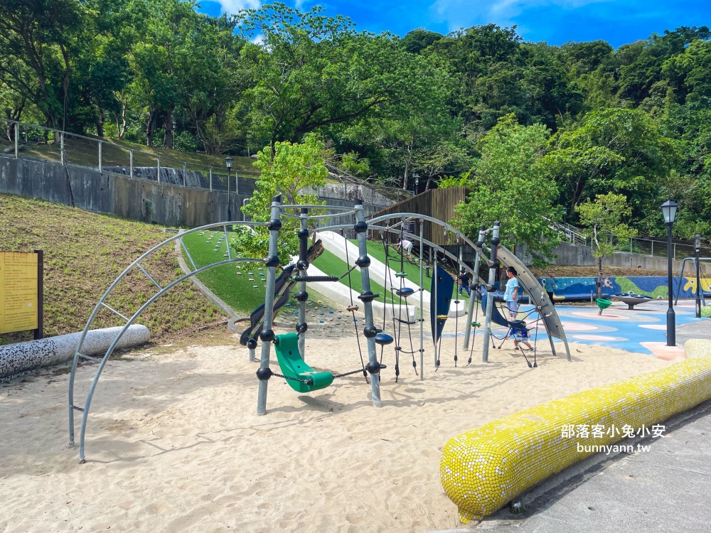 新北【瑞芳運動公園】嗨玩山丘溜滑梯，環山森林步道舒適又好走