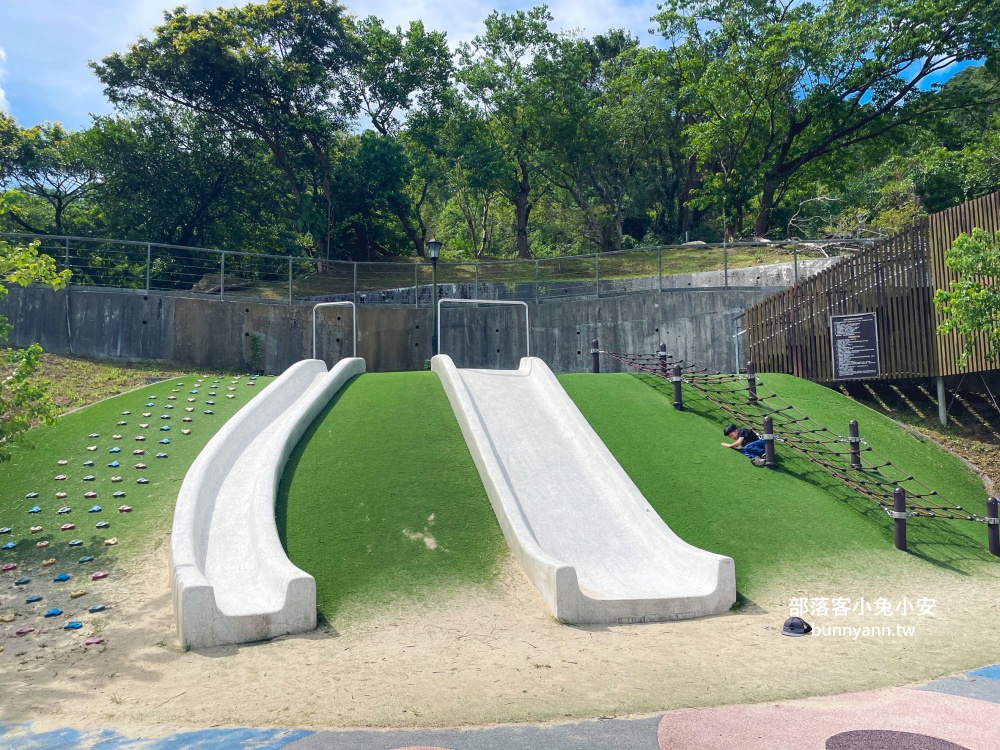 新北【瑞芳運動公園】嗨玩山丘溜滑梯，環山森林步道舒適又好走