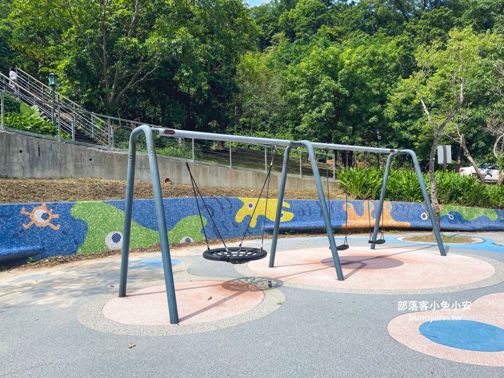 新北【瑞芳運動公園】嗨玩山丘溜滑梯，環山森林步道舒適又好走