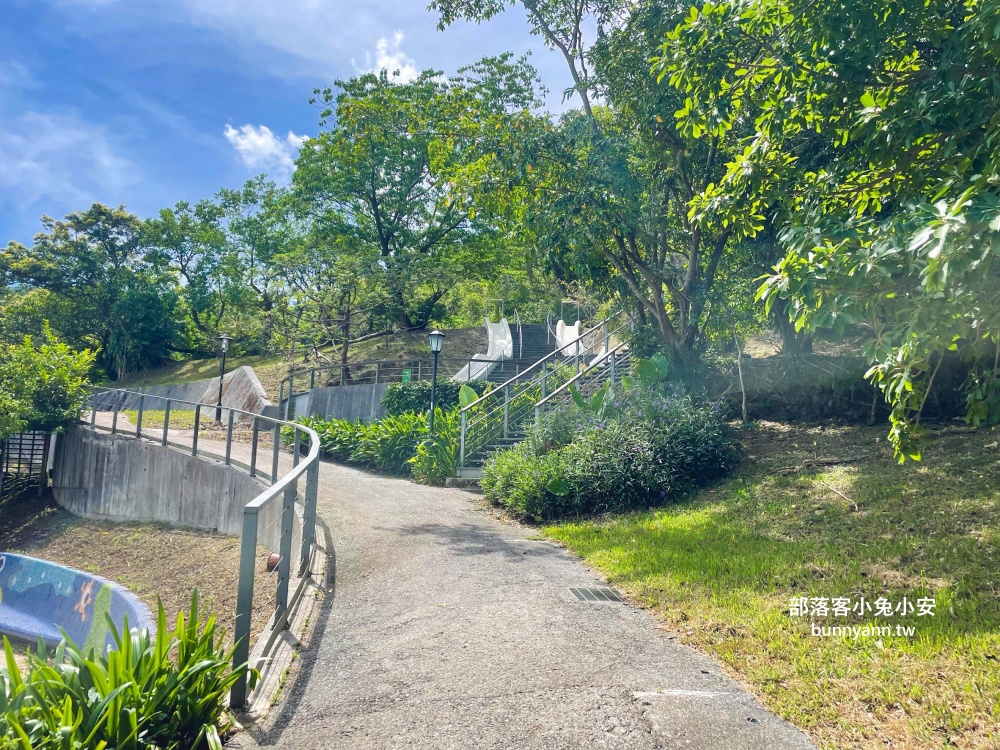 新北【瑞芳運動公園】嗨玩山丘溜滑梯，環山森林步道舒適又好走