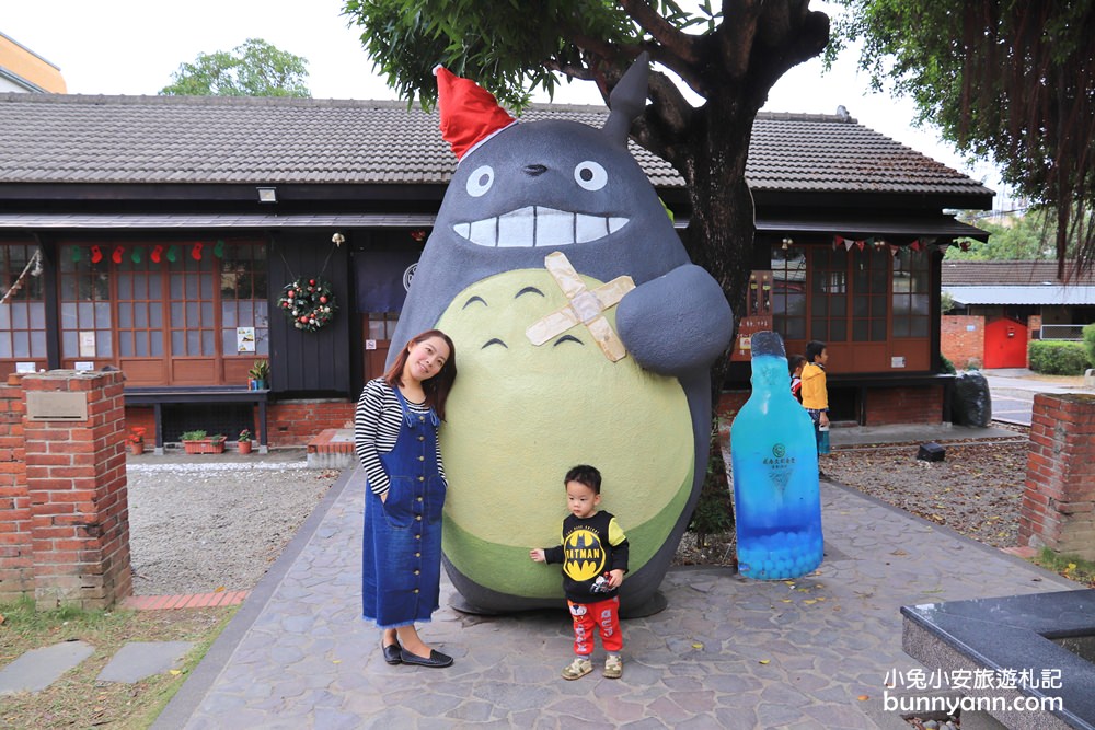台南》龍貓迷注意！大目降文化園區巨大龍貓出沒，新化武德殿彈簧地板好有趣～