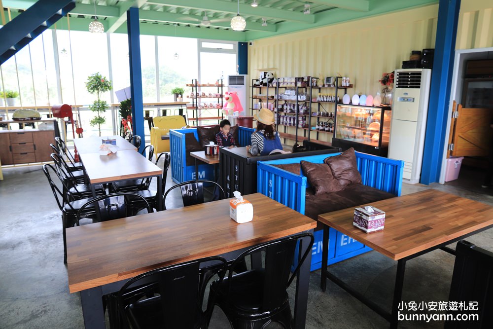 花蓮Pony cafe咖啡廳，天空階梯、餵小兔白跟小馬，騎沙灘車