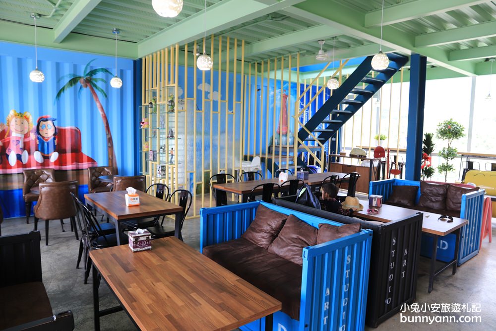 花蓮Pony cafe咖啡廳，天空階梯、餵小兔白跟小馬，騎沙灘車