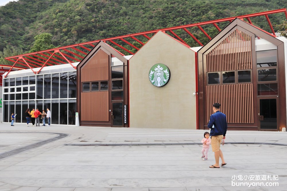 蘇花景點》台泥DAKA園區，質感星巴克、水舞秀、小七通通有