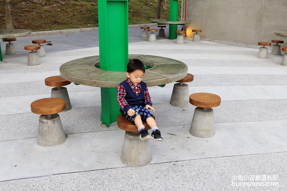 蘇花景點》台泥DAKA園區，質感星巴克、水舞秀、小七通通有