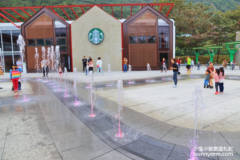 蘇花景點》台泥DAKA園區，質感星巴克、水舞秀、小七通通有