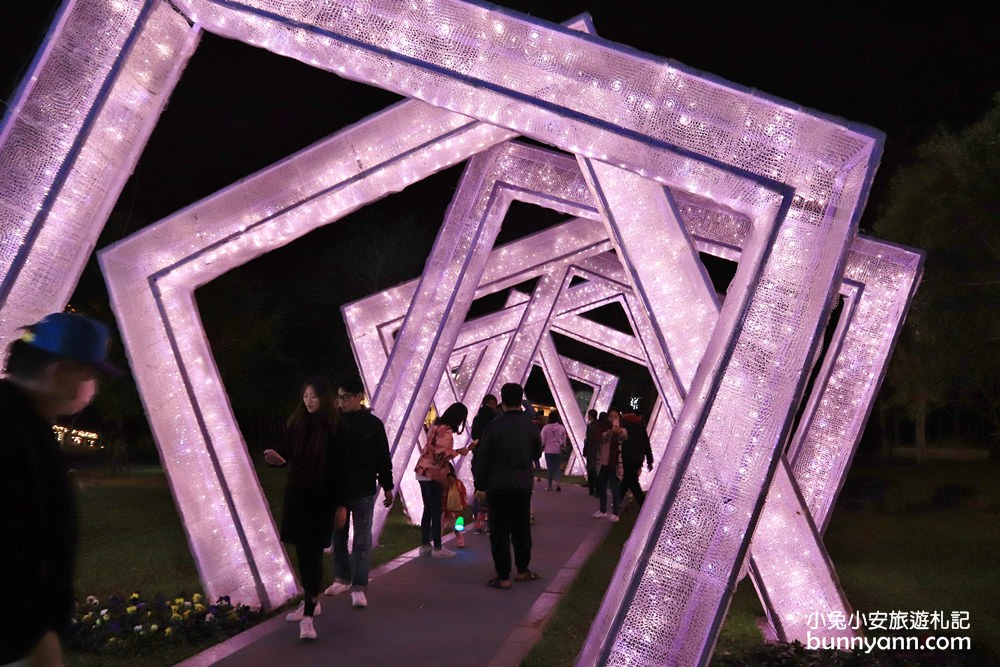 宜蘭景點》2020員山燈會，全台最閃亮超長彩虹階梯在這！星光隧道好好拍～