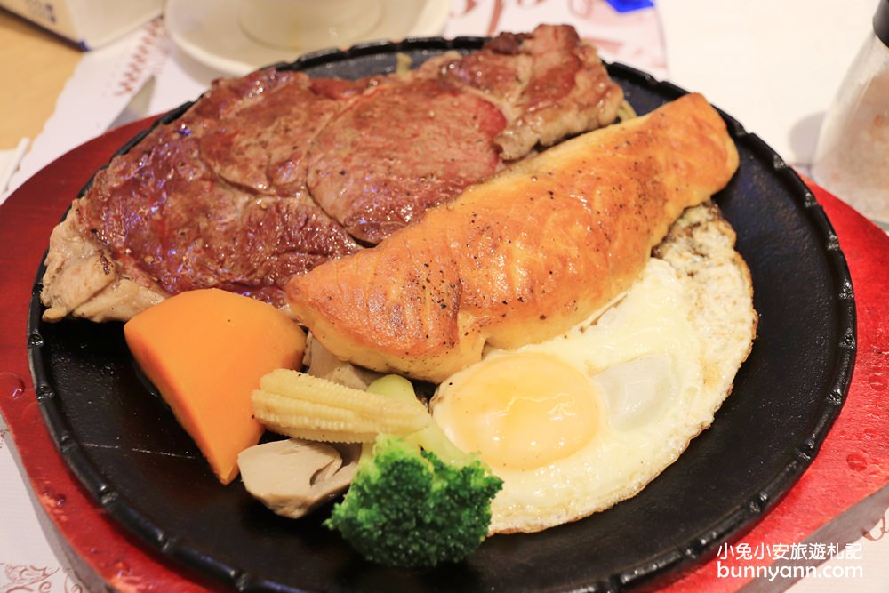 基隆》揪人來吃！月之牛炙燒牛排專賣店，海陸雙拼鮭魚和肋眼，IG美味嚐鮮~