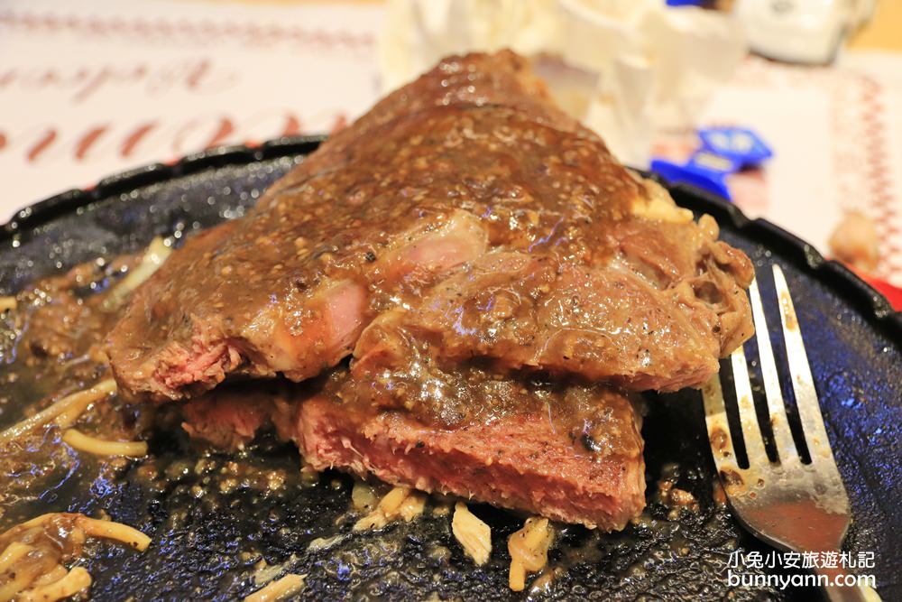 基隆》揪人來吃！月之牛炙燒牛排專賣店，海陸雙拼鮭魚和肋眼，IG美味嚐鮮~