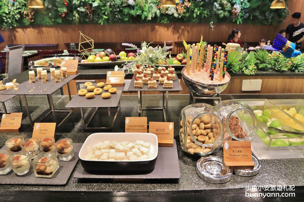 捷絲旅高雄站前館｜蔬食百匯好豐富，親子主題房玩翻天