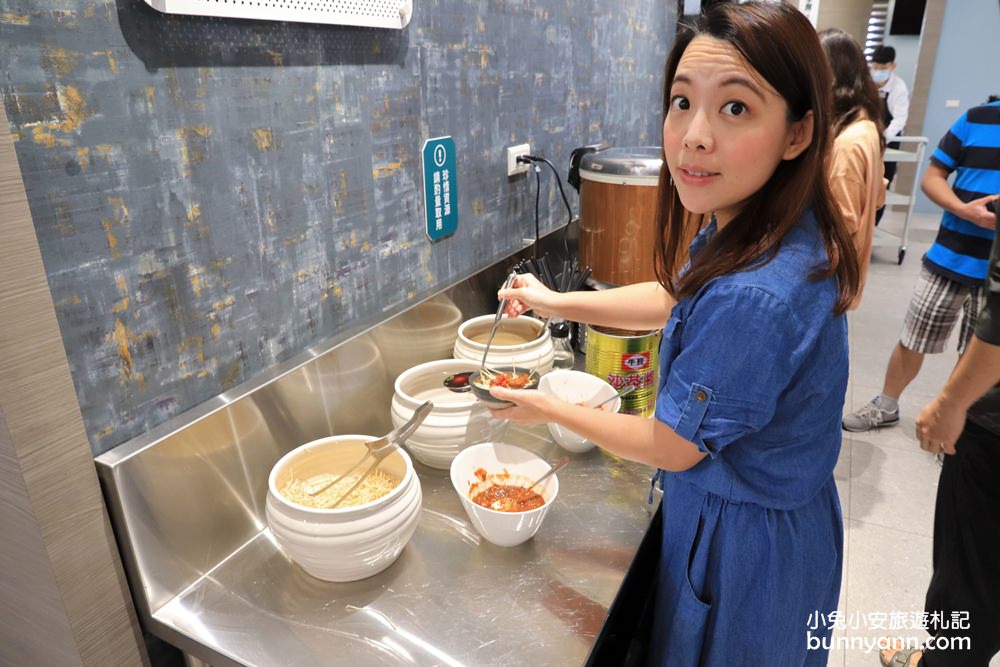 阿裕牛肉涮涮鍋崑崙店(阿裕牛肉湯二店)溫體牛肉配滷肉飯好吃。