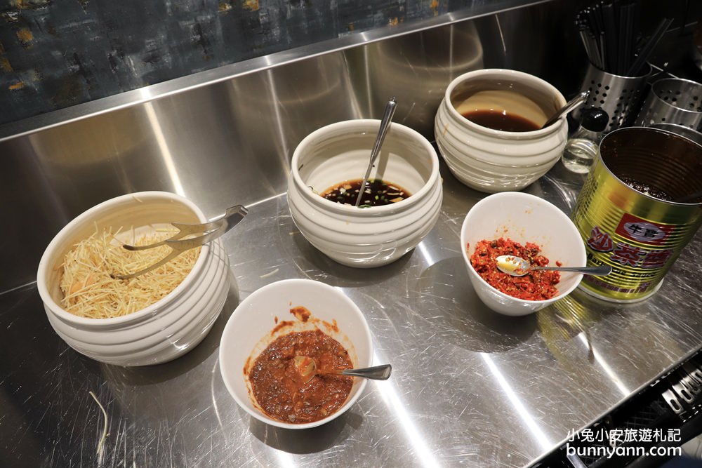 阿裕牛肉涮涮鍋崑崙店(阿裕牛肉湯二店)溫體牛肉配滷肉飯好吃。