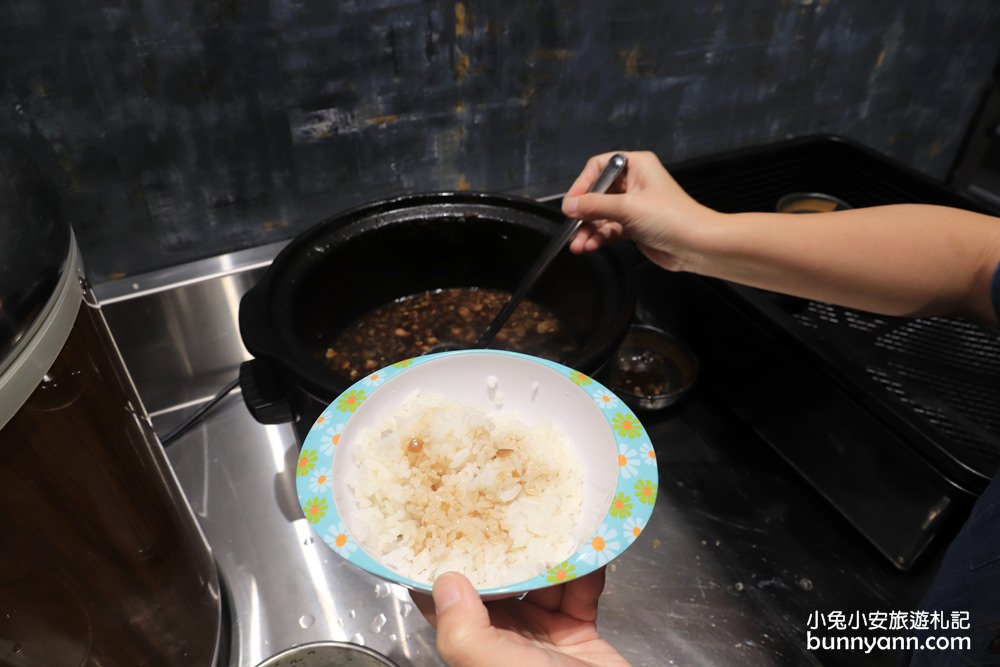 阿裕牛肉涮涮鍋崑崙店(阿裕牛肉湯二店)溫體牛肉配滷肉飯好吃。
