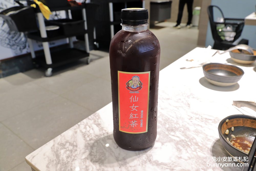 阿裕牛肉涮涮鍋崑崙店(阿裕牛肉湯二店)溫體牛肉配滷肉飯好吃。