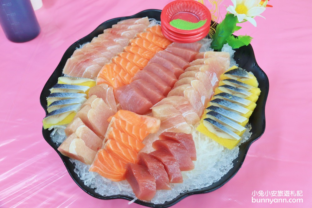 屏東美食》真的划算！墾丁最厚！邱家生魚片，兩百元整整40片在地生魚片吃到爽！