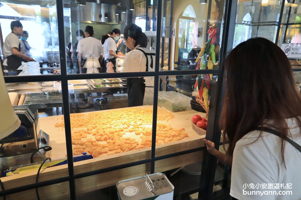 台中》Bacitali小義大利，午後在浪漫威尼斯異國風餐廳內用餐