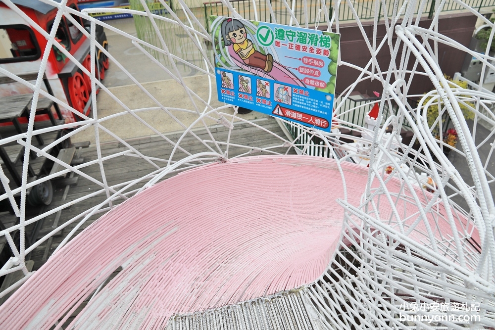 清境親子景點》紙箱王音樂城堡，嗨玩兩層樓旋轉溜滑梯(搭小火車優惠)