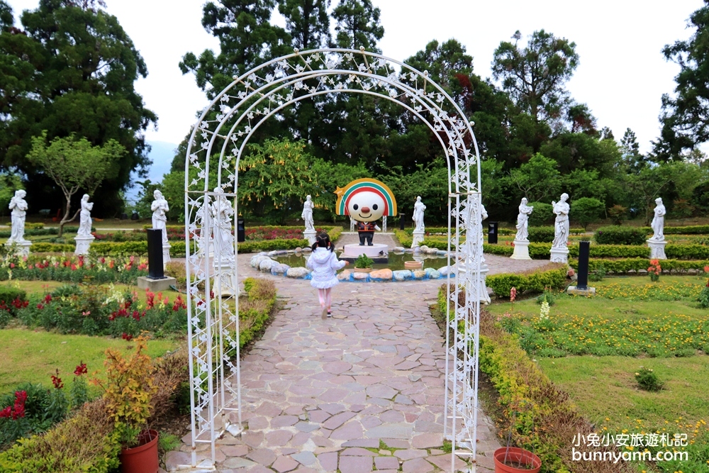 清境農場小瑞士花園，精彩水舞秀、水上教堂，美麗天空花園