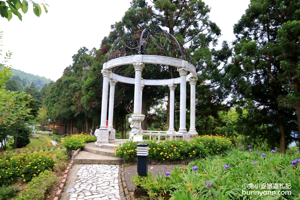 清境農場小瑞士花園，精彩水舞秀、水上教堂，美麗天空花園
