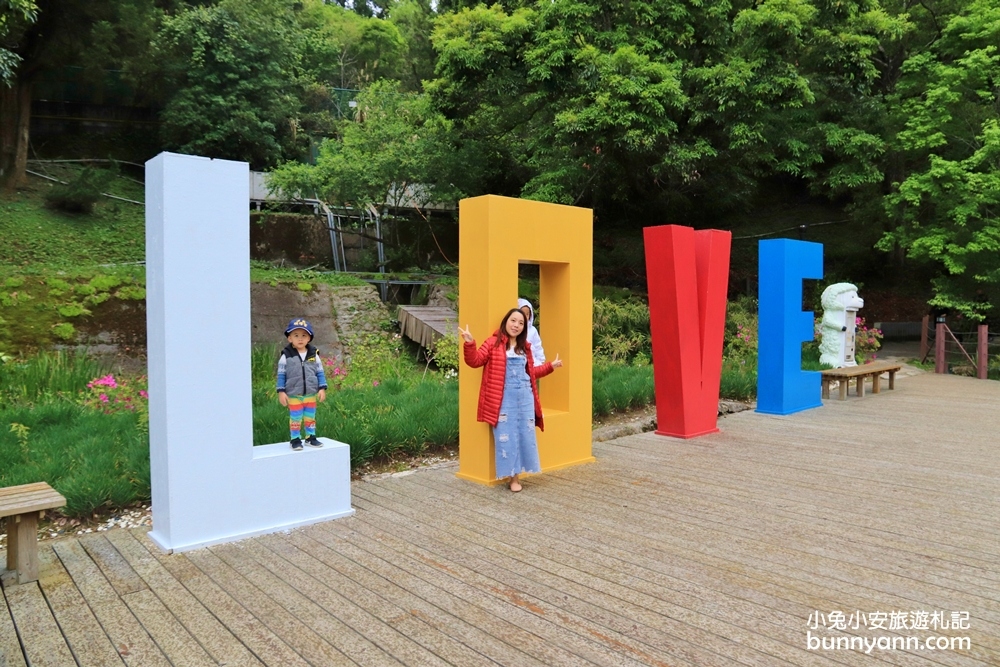 清境農場小瑞士花園，精彩水舞秀、水上教堂，美麗天空花園